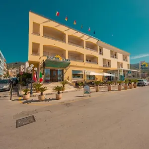 Riva Del Sole 4*, Cefalù Italia